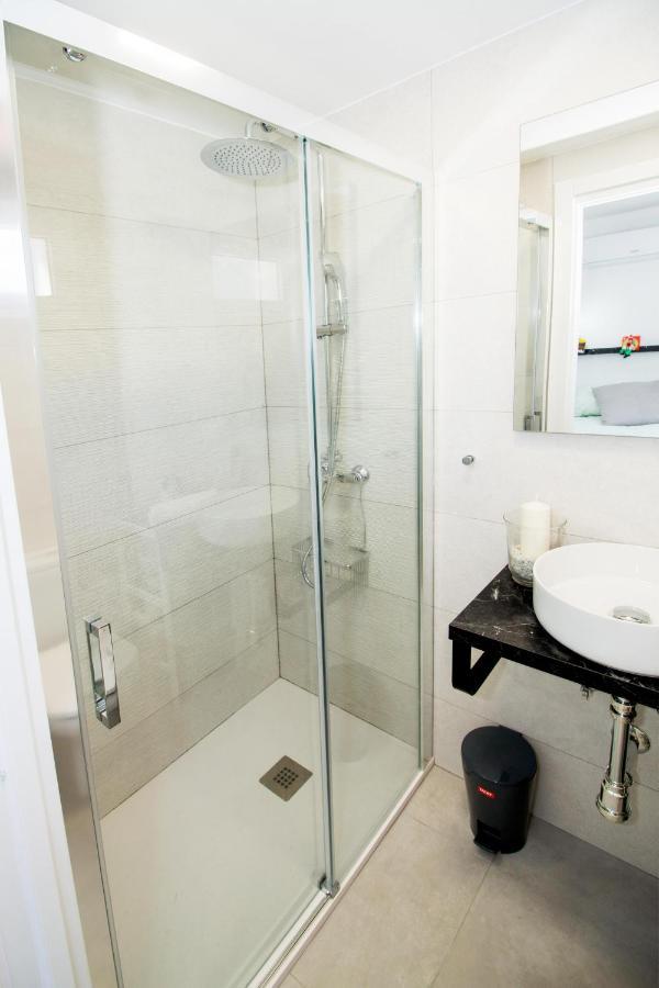 Perfectly Located Beachside In Elviria Apartemen Marbella