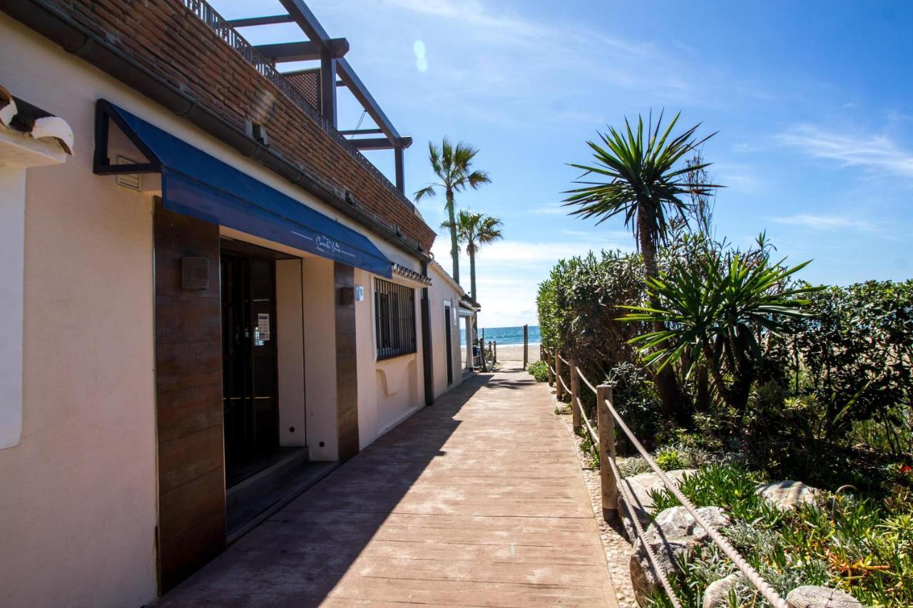 Perfectly Located Beachside In Elviria Apartemen *