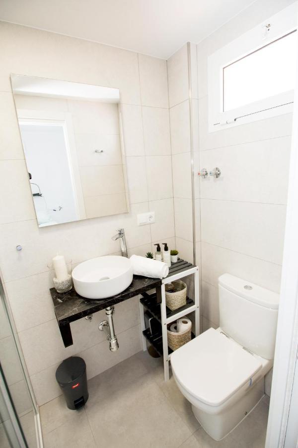 Perfectly Located Beachside In Elviria Apartemen